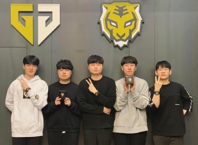 下起伏钉住 下起伏钉住